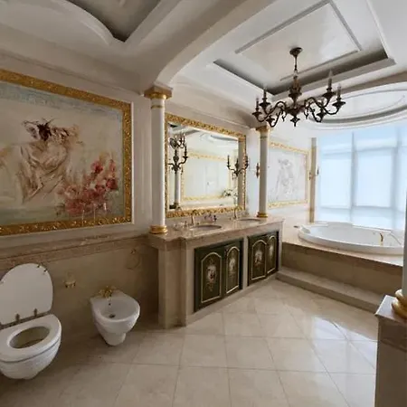 French Boulevard Luxury Apartment *
